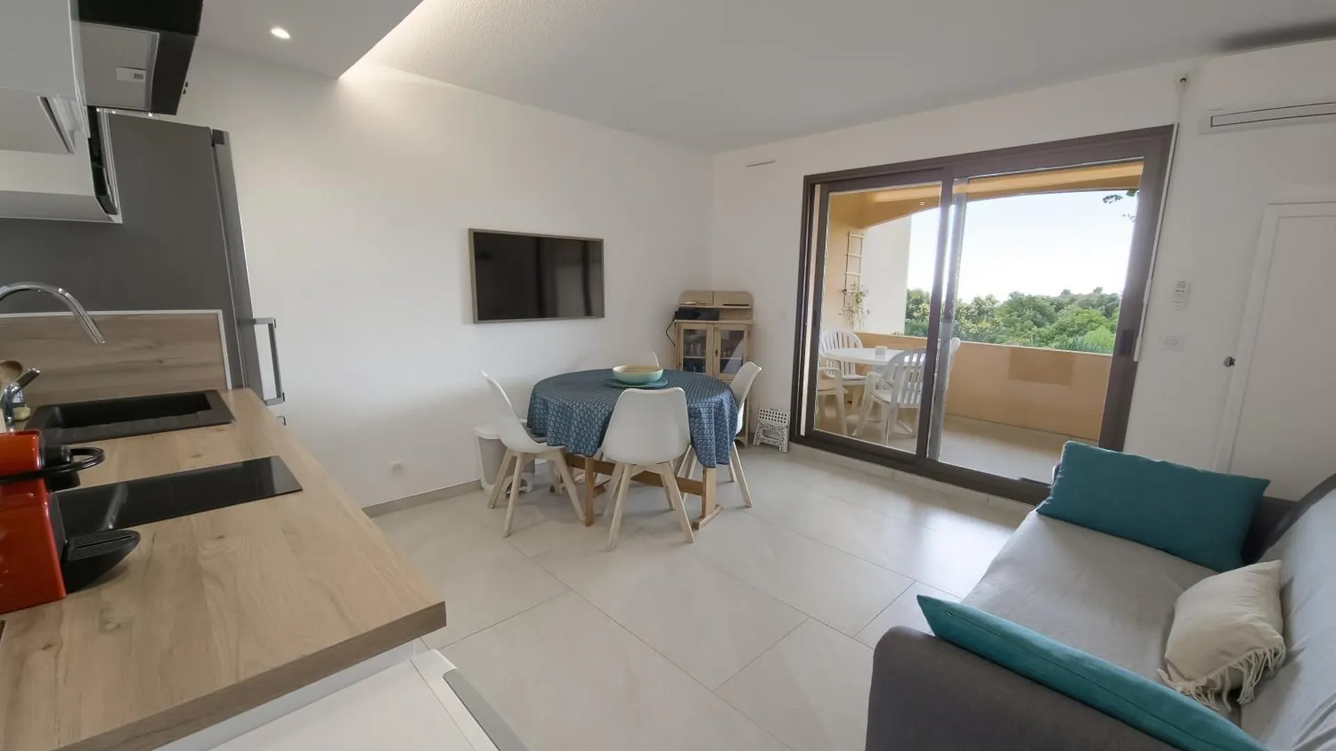 Le Rayol-Canadel-sur-Mer Superb Renovated T2 Beach 200M Sea View Terrace